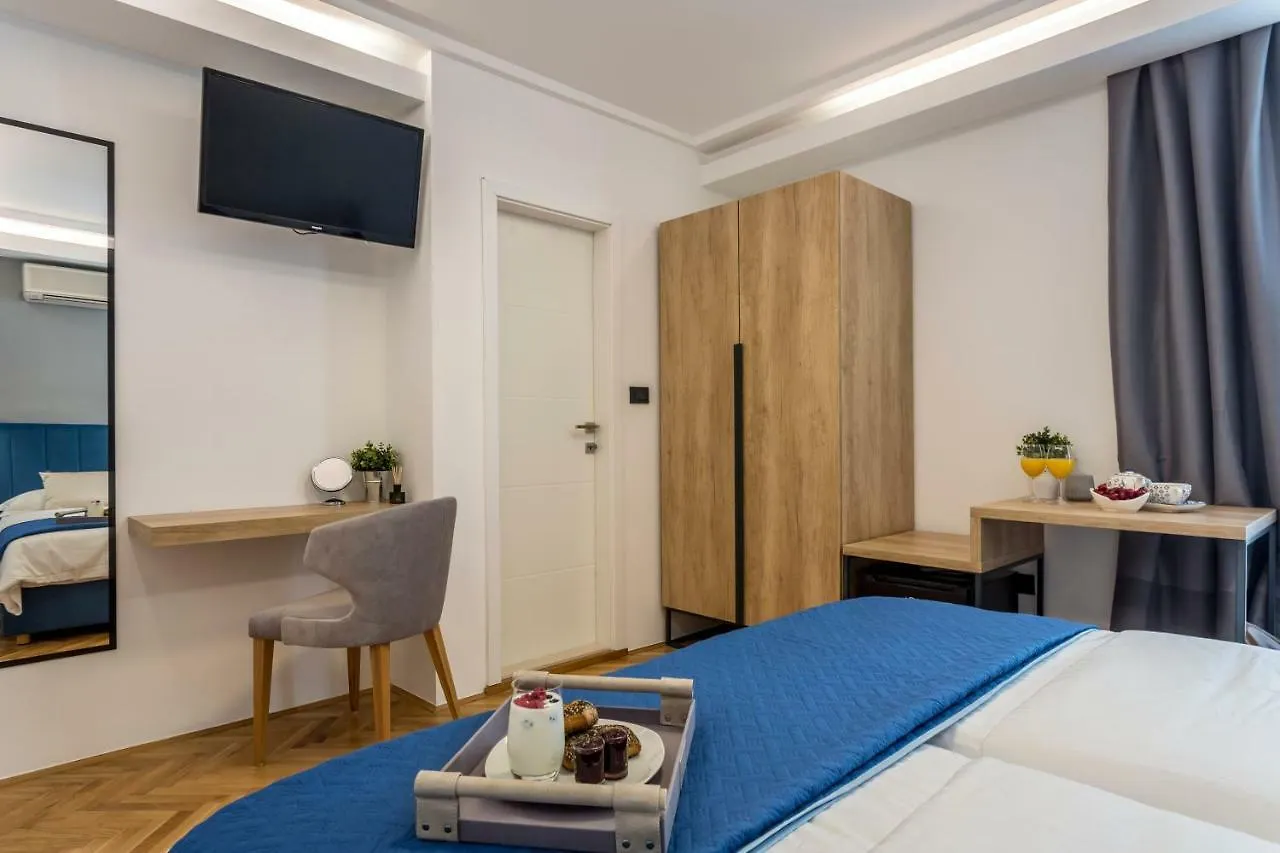 Central Rooms Split Guest house