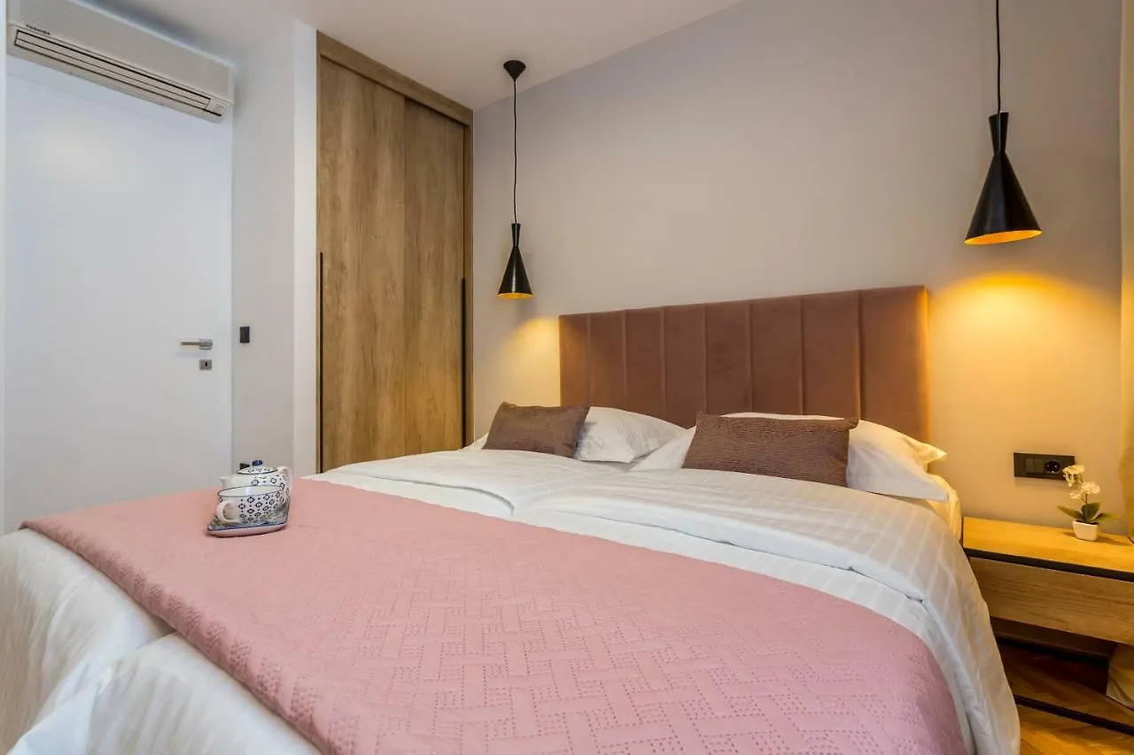 Central Rooms Split Guest house