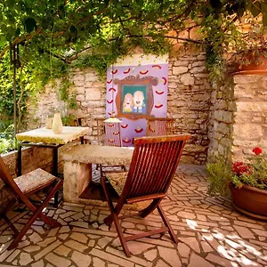 Apartment Kamene Price Rooms, Music And Food 